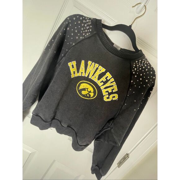 Iowa Hawkeyes long sleeve crop sweatshirt small NWT - Picture 1 of 7